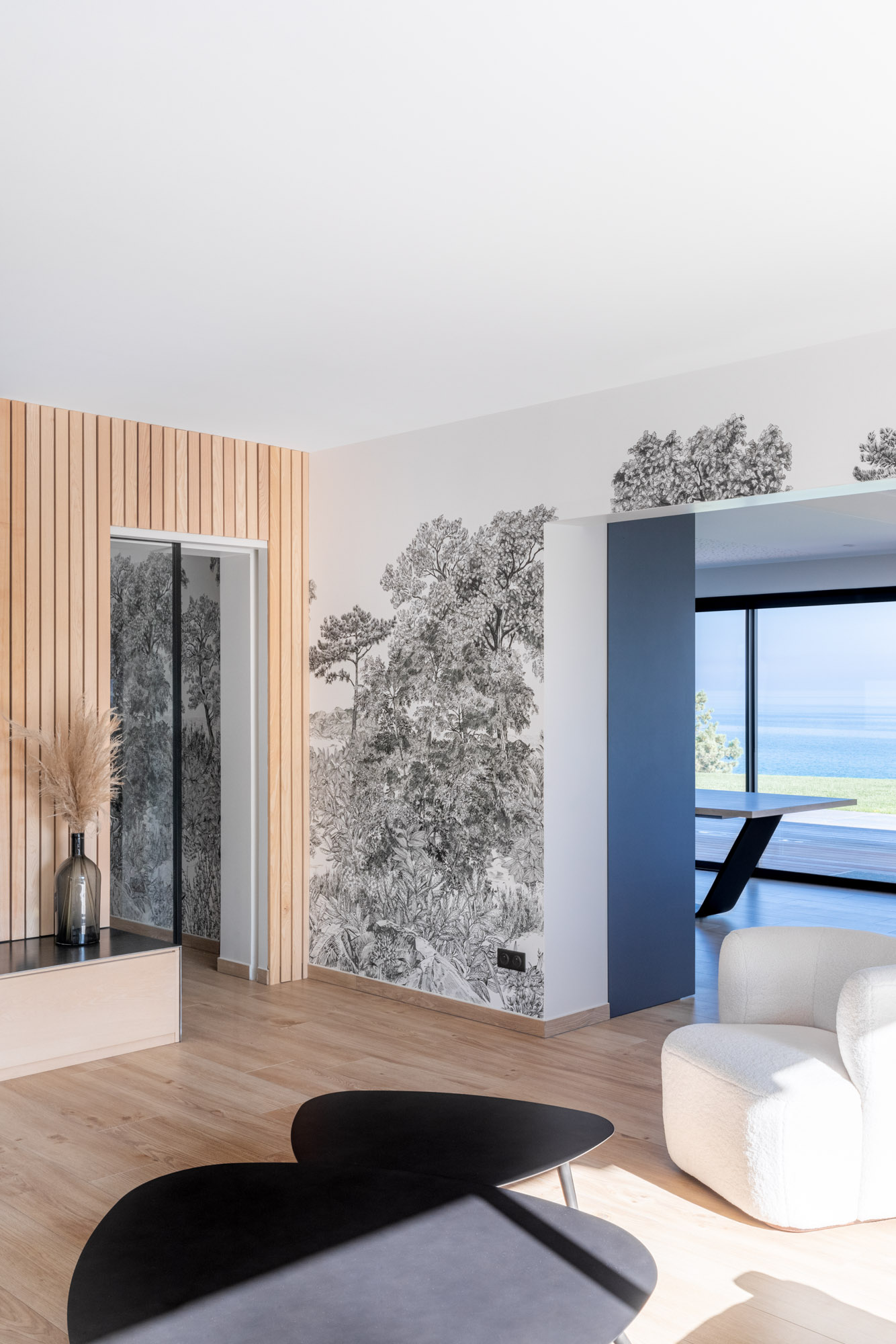 <div class=thumb>Coté lac</div><br><br>
Villa & Jardin | Canton de Genève | 180m2